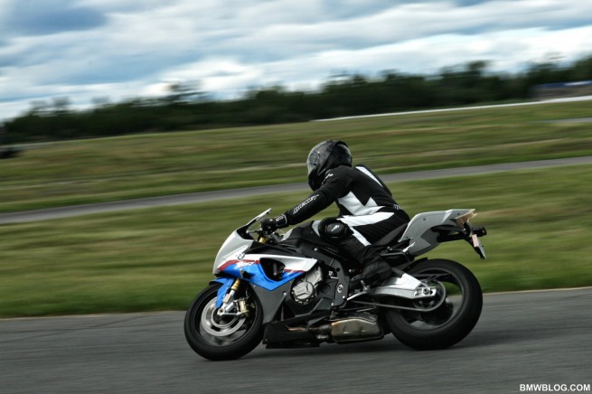 bmw-s1000rr-race-track-3