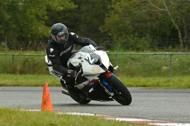 bmw-s1000rr-race-track-9
