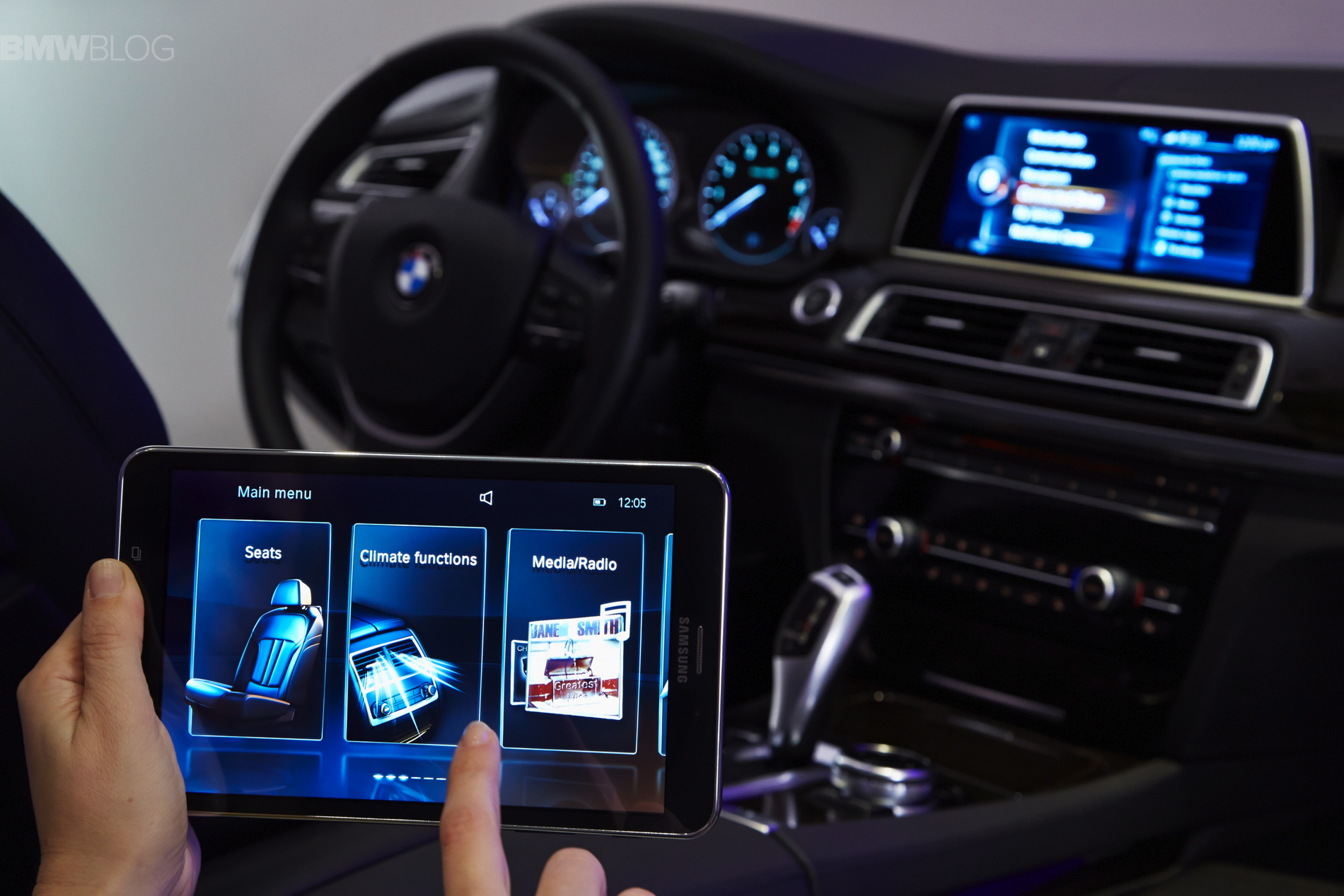 BMW introduces the Touch Command feature using a Samsung tablet