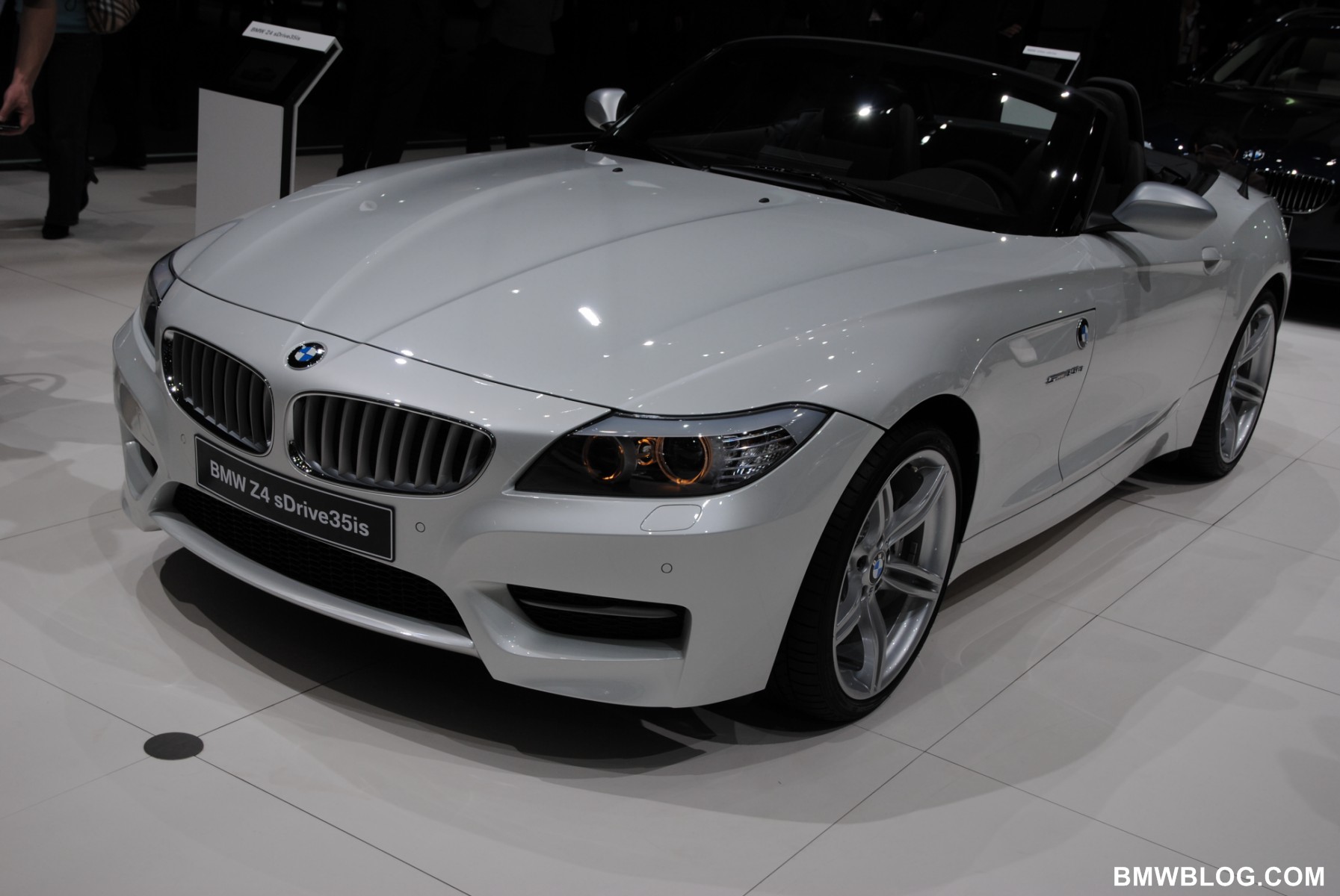 Bmw z4 mineral white metallic