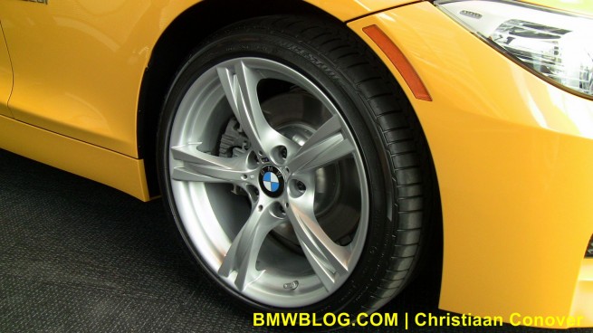bmw-z4-sdrive28i-yellow-21