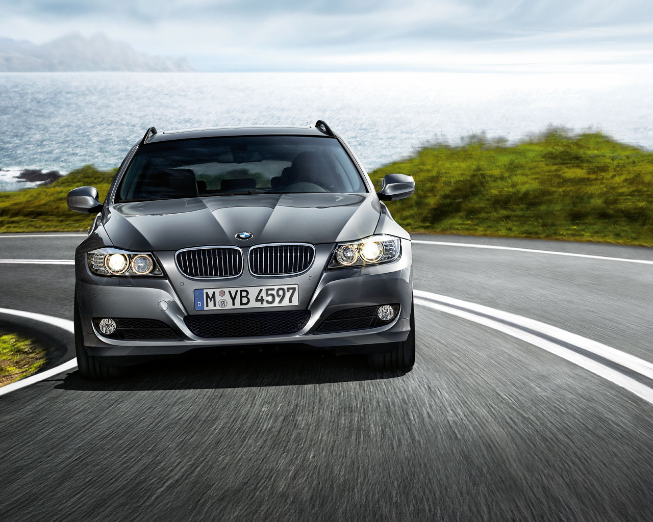 bmw 3 series touring feature