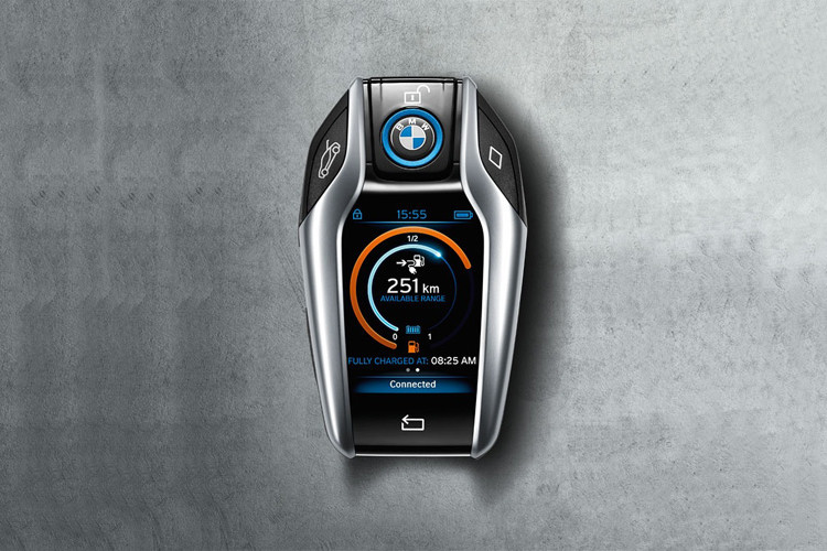 bmw i8 key 750x500 2016 BMW 7 Series will get the cool keyfob previewed by the i8