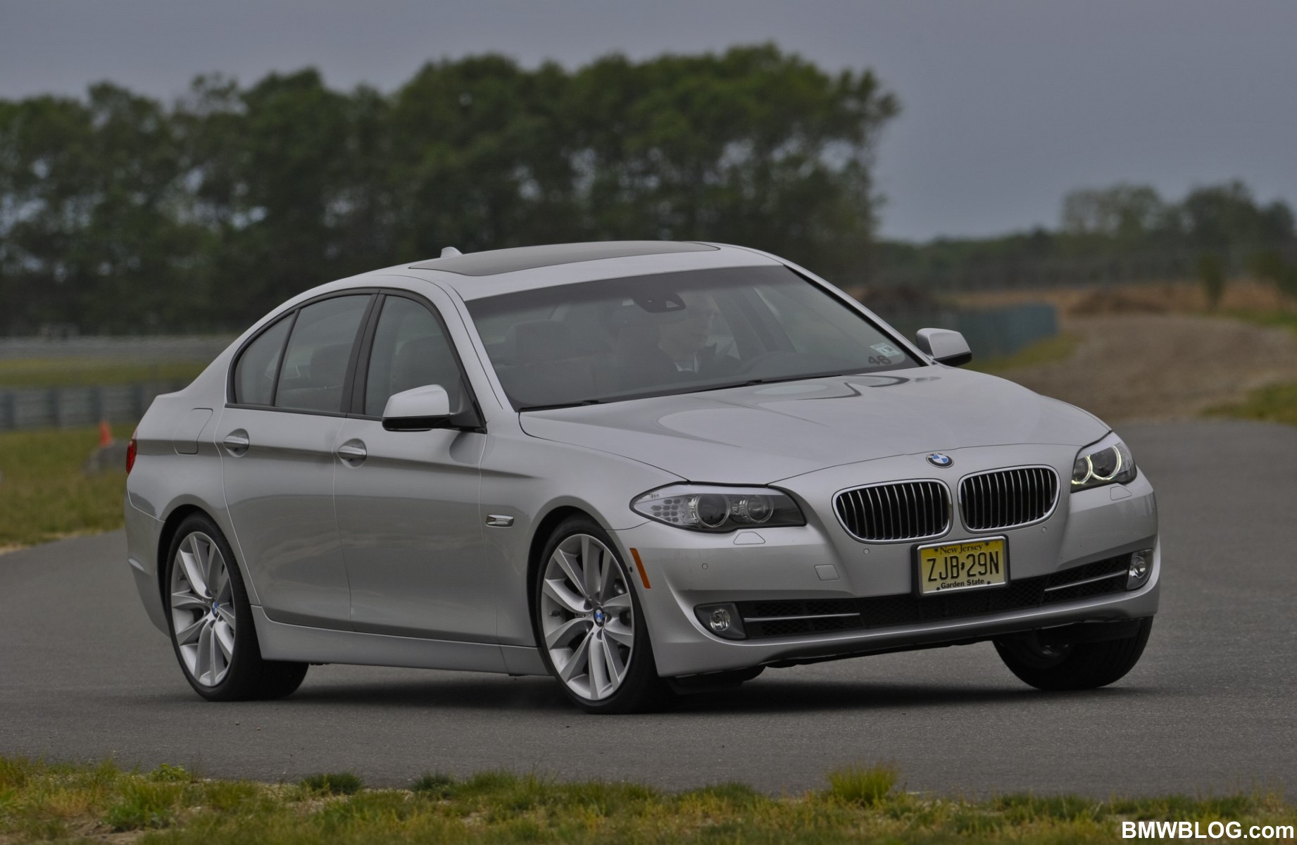 Weight of 2011 bmw 5 series #7