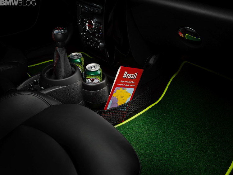 MINI Paceman GoalCooper phiên bản đặc biệt cho World Cup 2014 ở Brazil