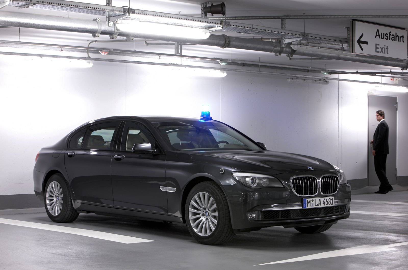 The BMW 750Li High Security accelerates from 0 to 100 km/h in 7.9 seconds.