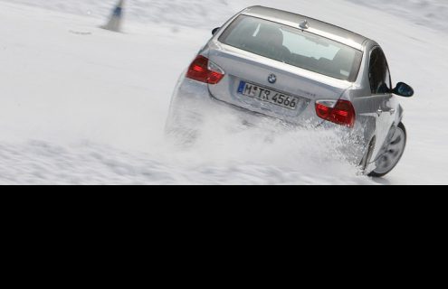 Video: BMW M3 with winter tires vs SUV with summer tires