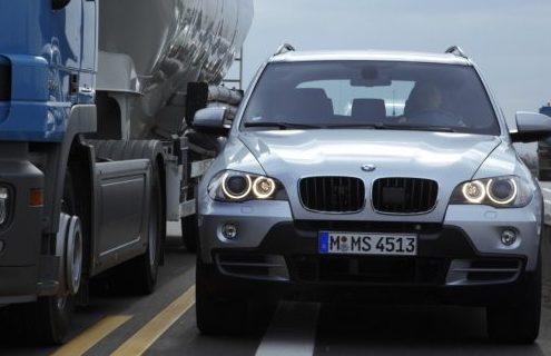 BMW develops a Narrow-Passage Assistant