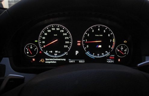 Interior and Engine Photos: 2012 BMW M5 F10
