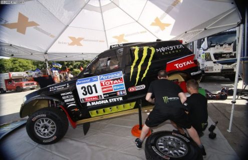X-Raid team and MINI Countryman arrive in Buenos Aires