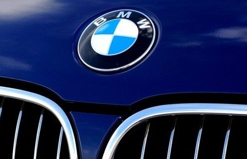 BMW will tie executive compensation to the pay for blue-collar employees