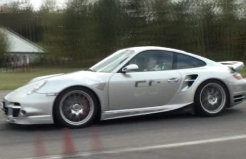Video: BMW 1 Series M Coupe vs SpeedArt BRT600 Porsche 911 Turbo
