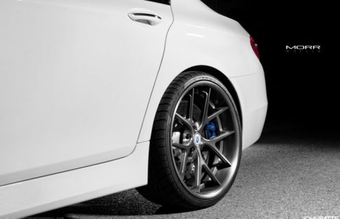 2013 BMW M5 Alpine White with 21″ MORR wheels