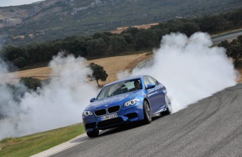 Video: BMW M5 F10 Magny-Cours Lap Time