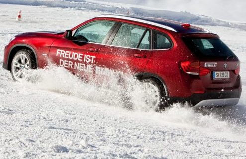 Wallpapers: BMW X1 wishes you Merry Christmas