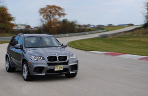 Video: BMW X5M rolling at high speeds
