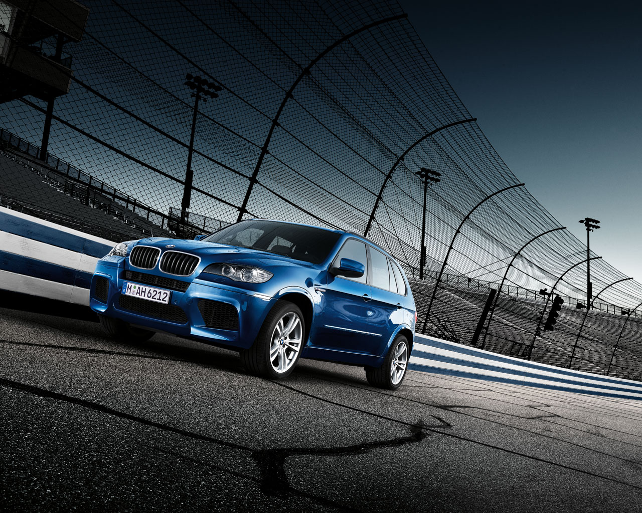 Wallpapers BMW X6 M and BMW