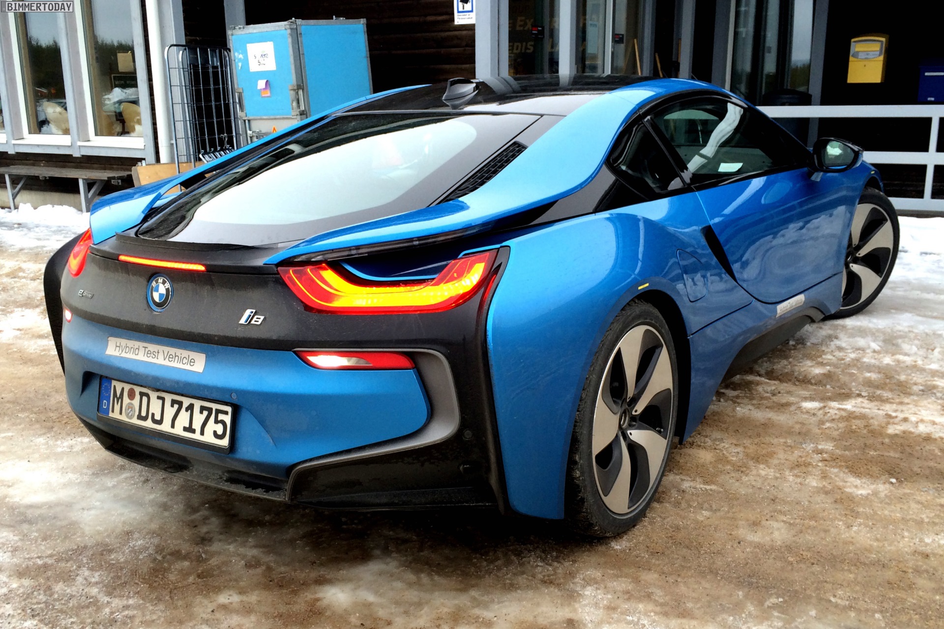 BMW-i8-Protonic-Blue-blau-Plug-in-Hybrid-Sportwagen-05.jpg