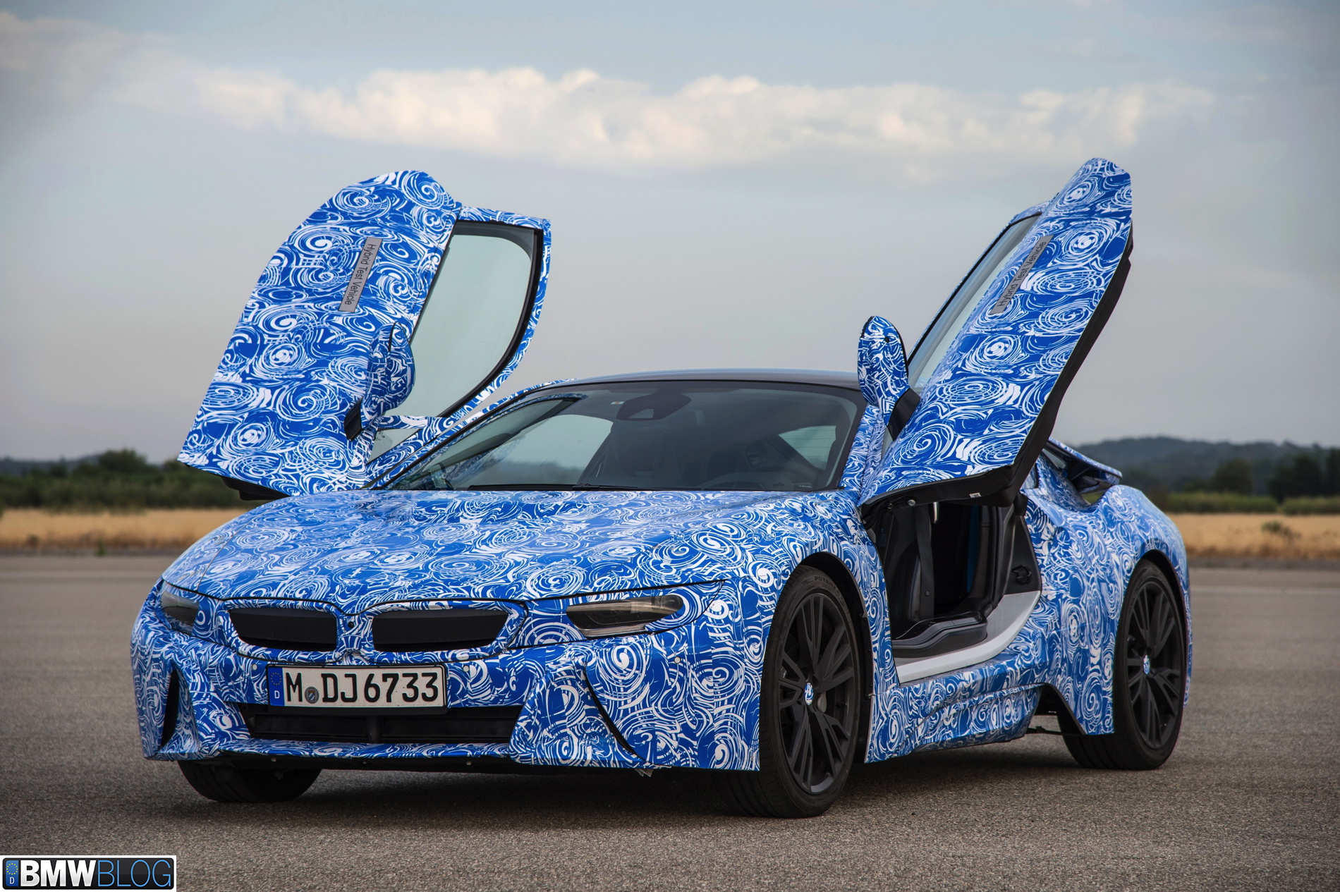 BMW i8 2014 - cover