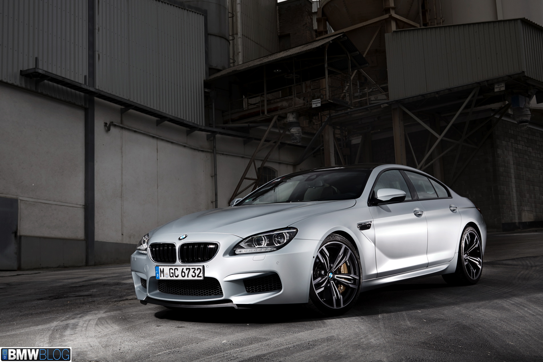 BMW m6 серебристая